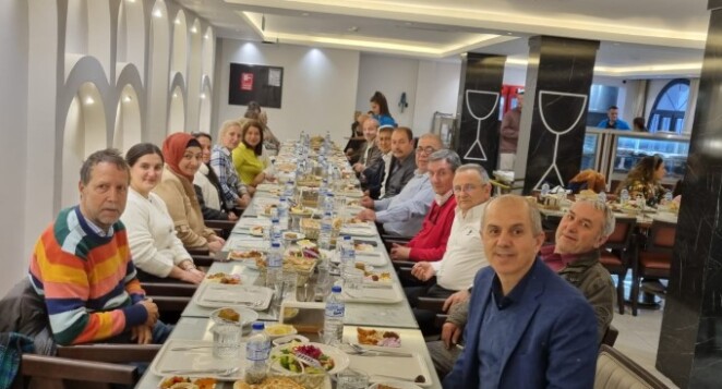 Ticaret Meslek Lisesi Mezunları Derneği Üyeleri İftar Yemeğinde Buluştu